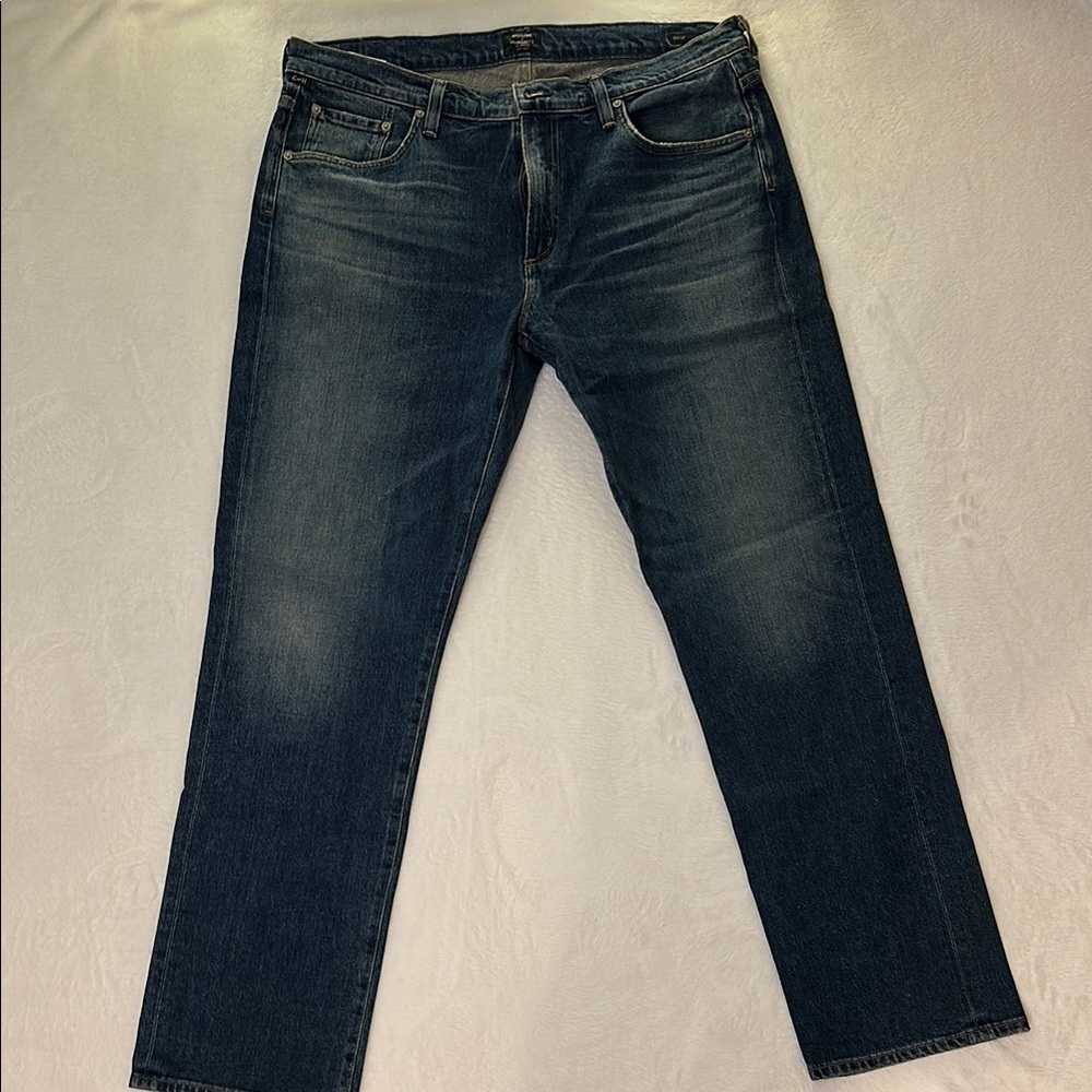 Blue Straight-Leg Jeans with Subtle Fading